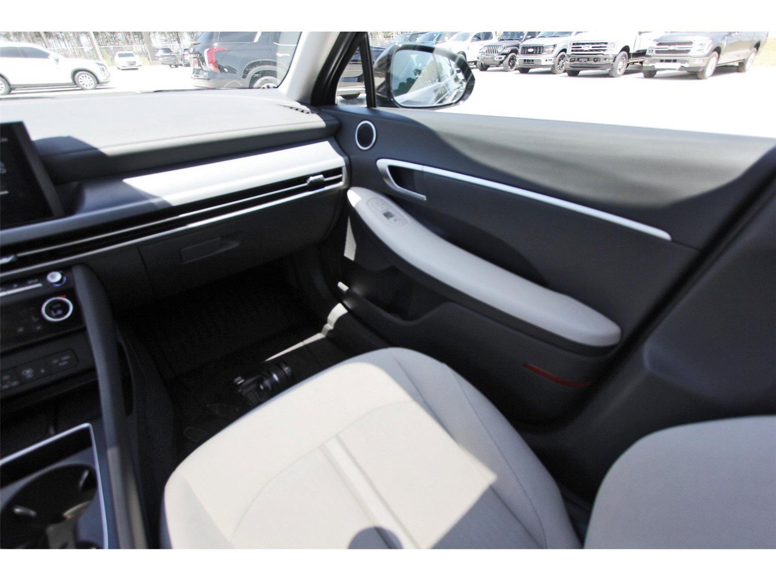 Vehicle image 16 of 30