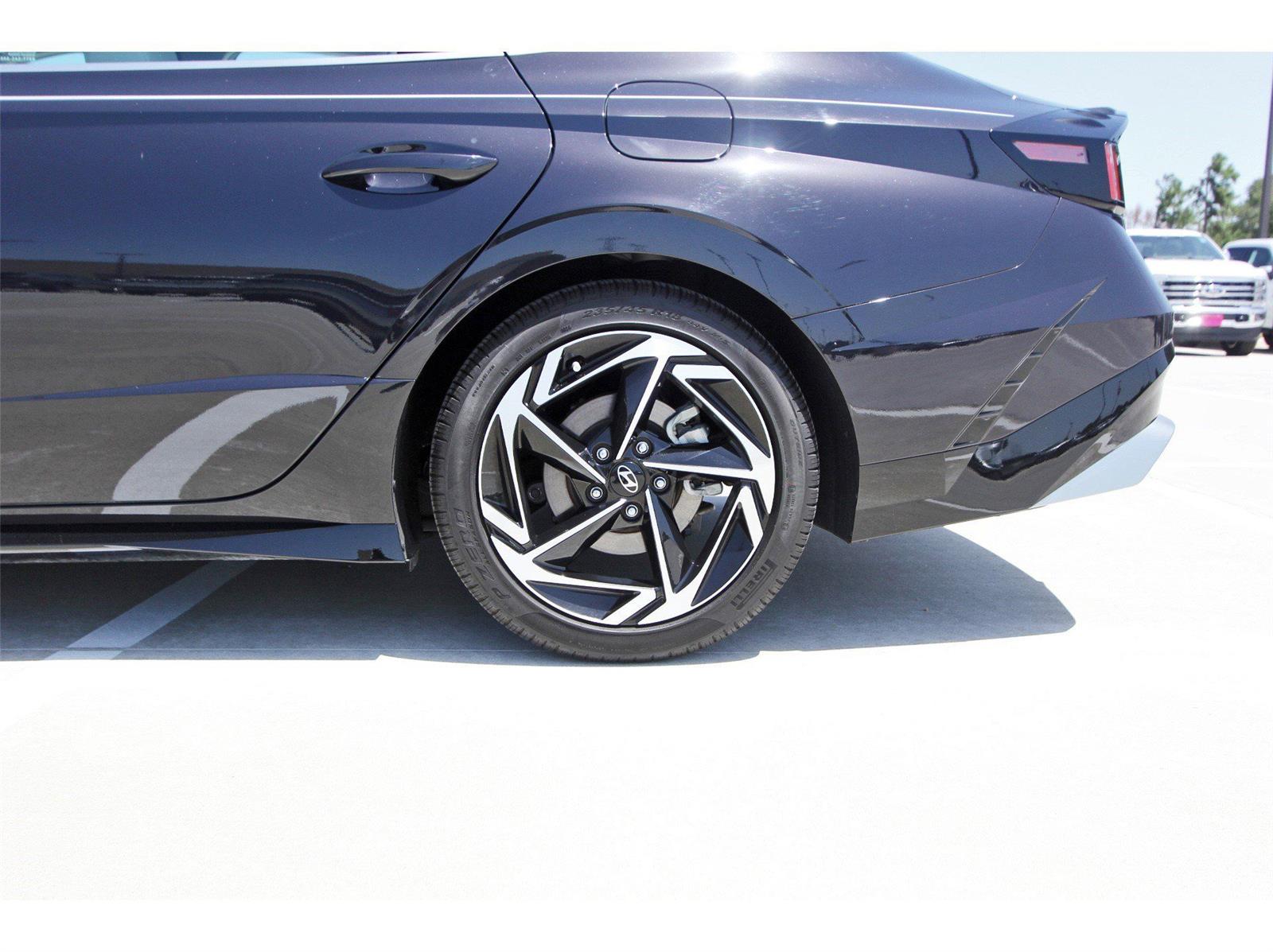 Vehicle image 10 of 30
