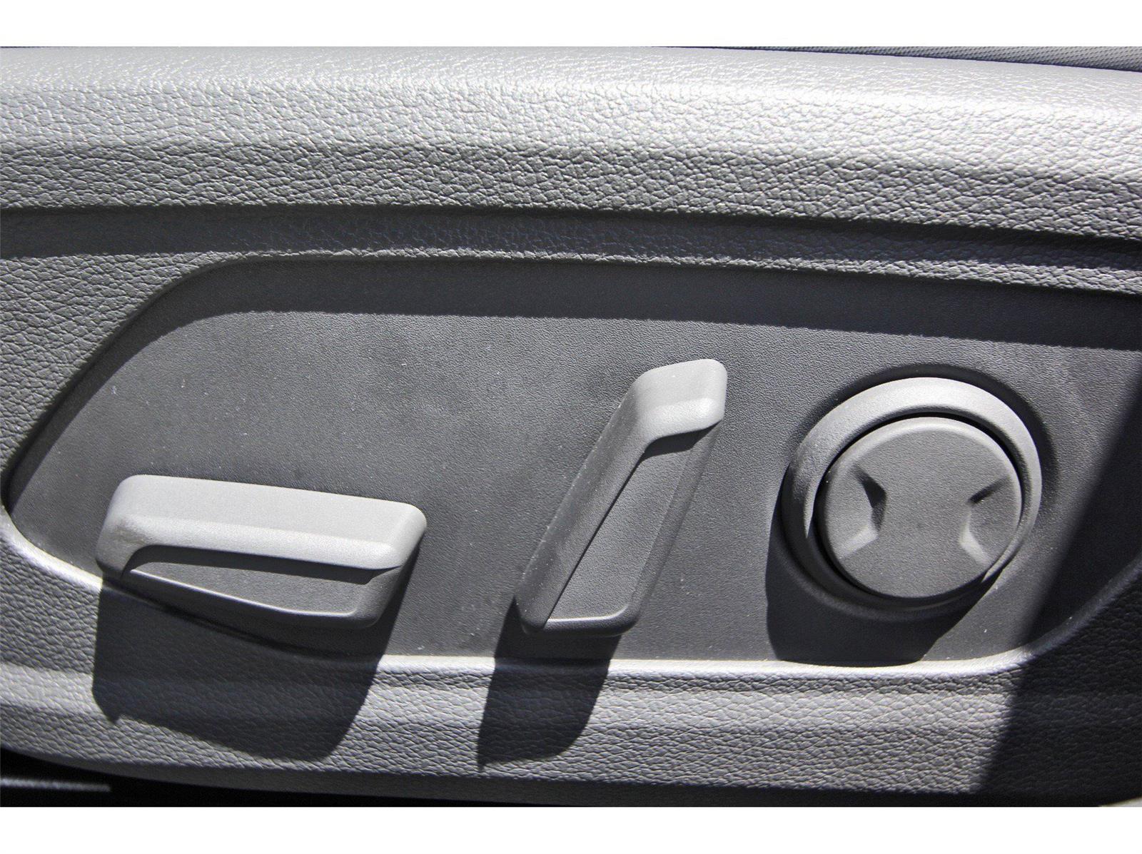 Vehicle image 23 of 30