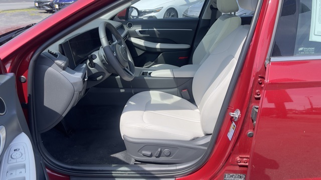 Vehicle image 13 of 31