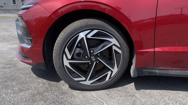 Vehicle image 10 of 31