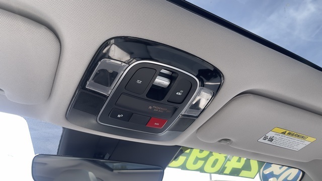Vehicle image 25 of 31