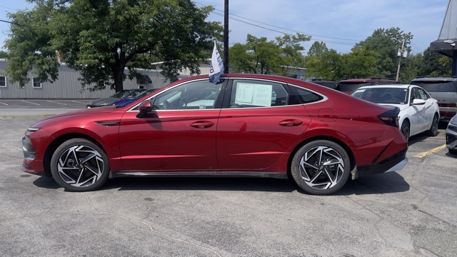 Vehicle image 9 of 31