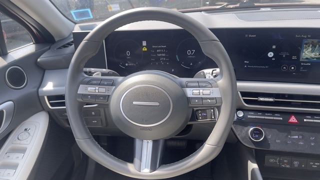 Vehicle image 26 of 31