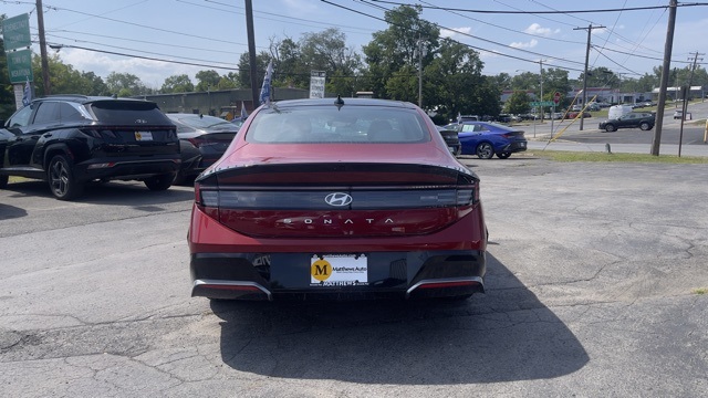 Vehicle image 8 of 31