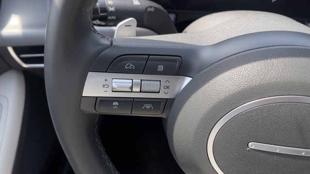 Vehicle image 21 of 31