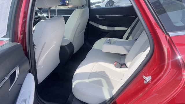 Vehicle image 12 of 31