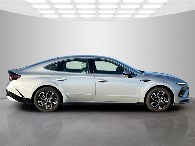 2024 Hyundai Sonata SEL Image 4 of 29
