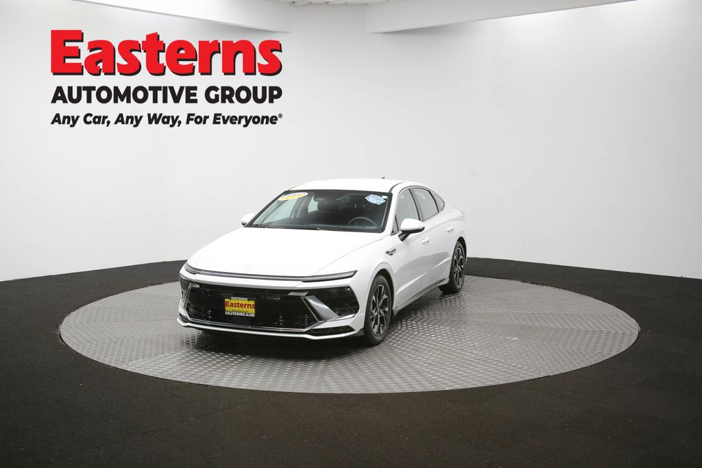 2024 Hyundai Sonata SEL Image 2 of 64