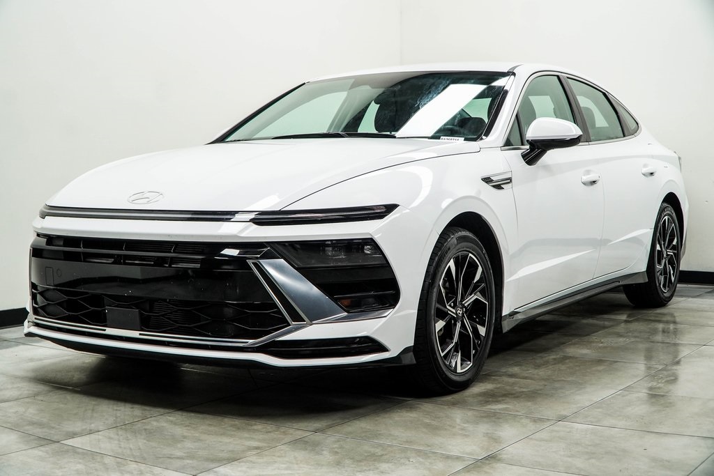 2024 Hyundai Sonata SEL Image 2 of 45