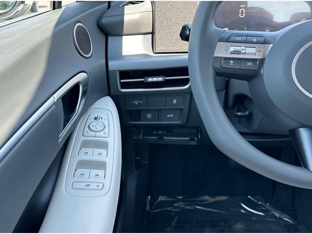 Vehicle image 13 of 24