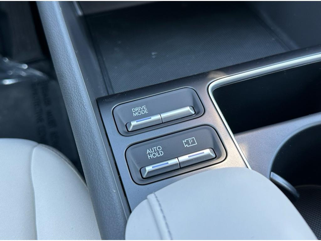 Vehicle image 18 of 24