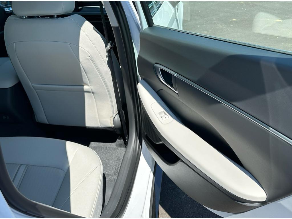Vehicle image 20 of 24