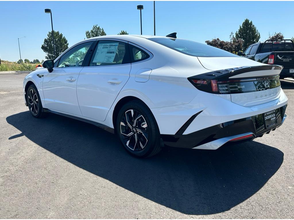 Vehicle image 6 of 24
