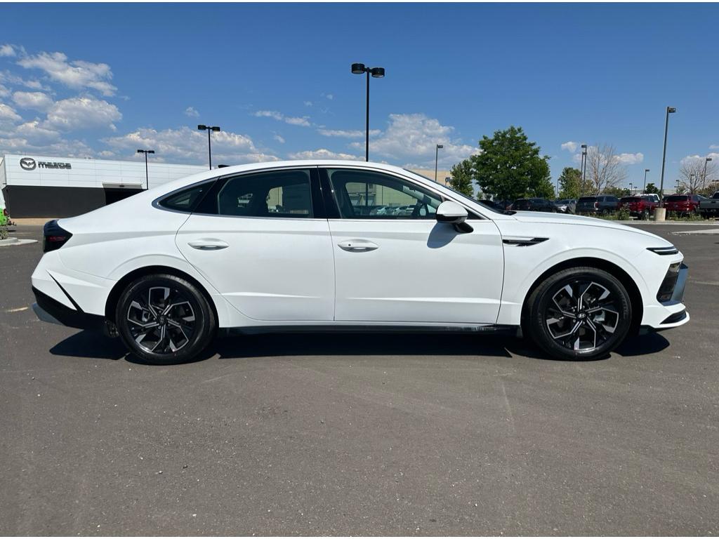 Vehicle image 4 of 24