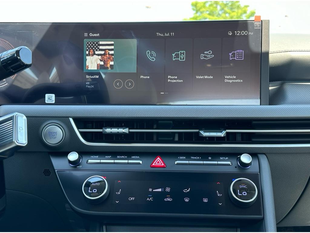 Vehicle image 11 of 24