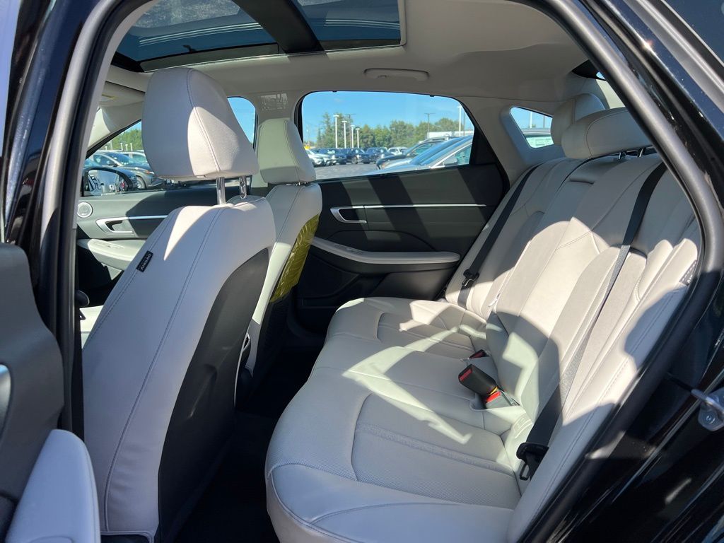 2024 Hyundai Sonata Hybrid Limited Image 17 of 42