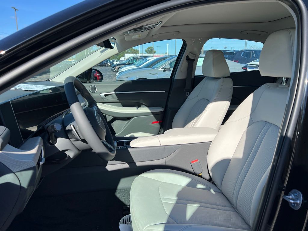 2024 Hyundai Sonata Hybrid Limited Image 18 of 42
