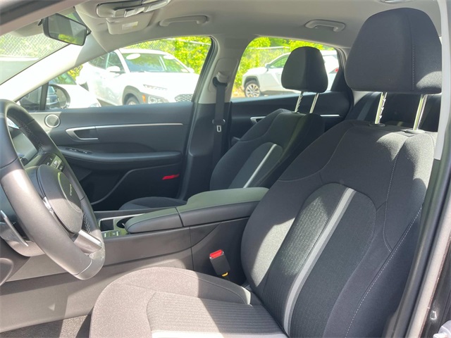 Vehicle image 6 of 12