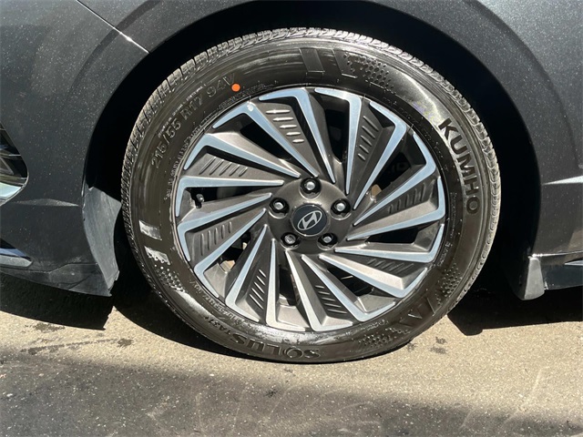 Vehicle image 5 of 12