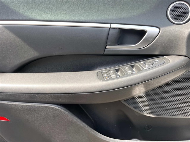 Vehicle image 7 of 12