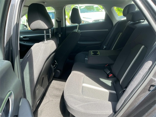 Vehicle image 11 of 12