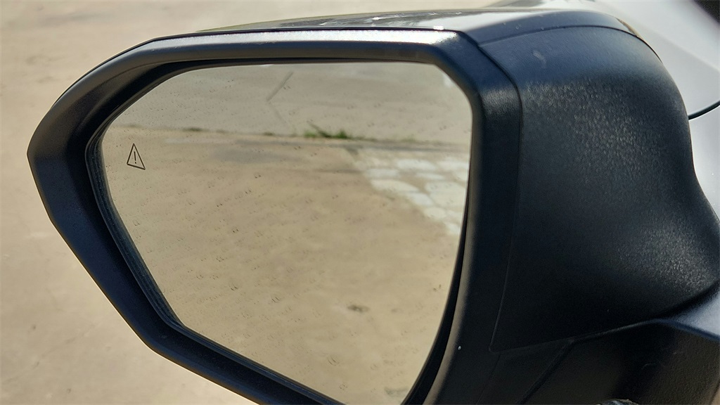 Vehicle image 11 of 17