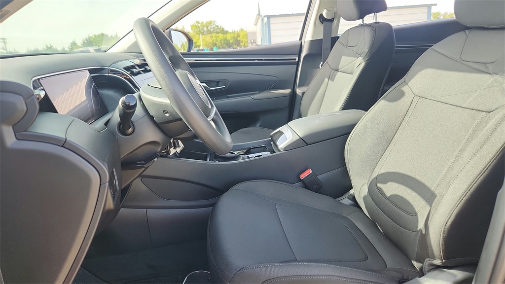 Vehicle image 10 of 17