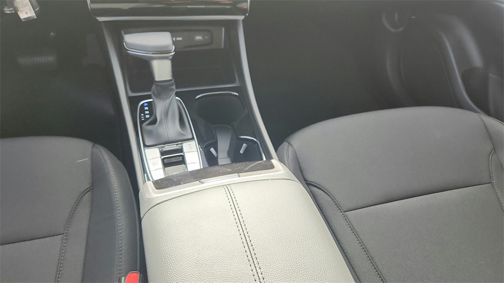 Vehicle image 13 of 17