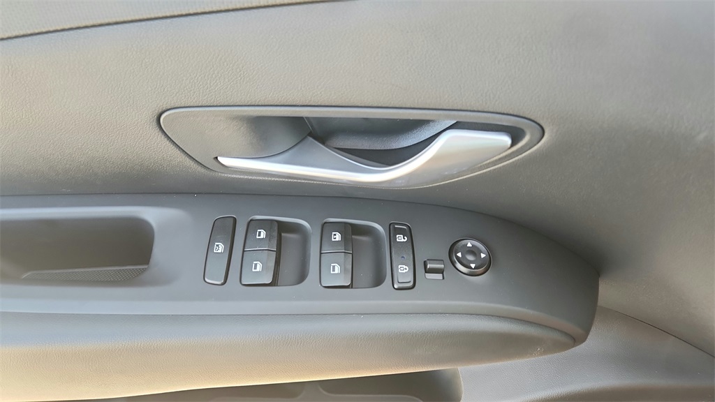 Vehicle image 16 of 17