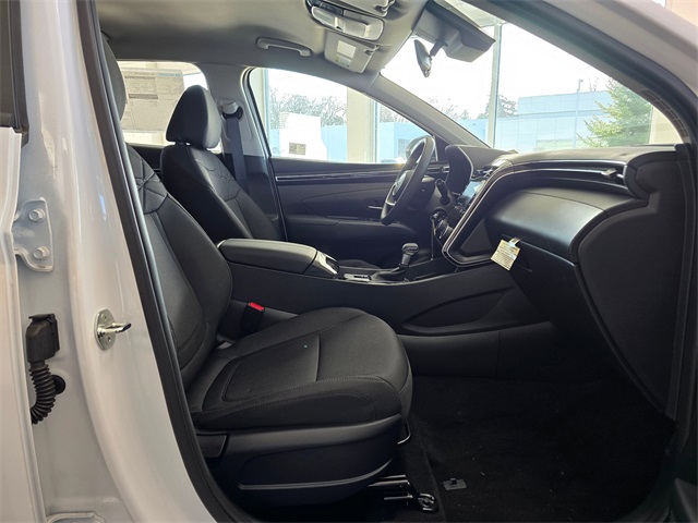 Vehicle image 25 of 27