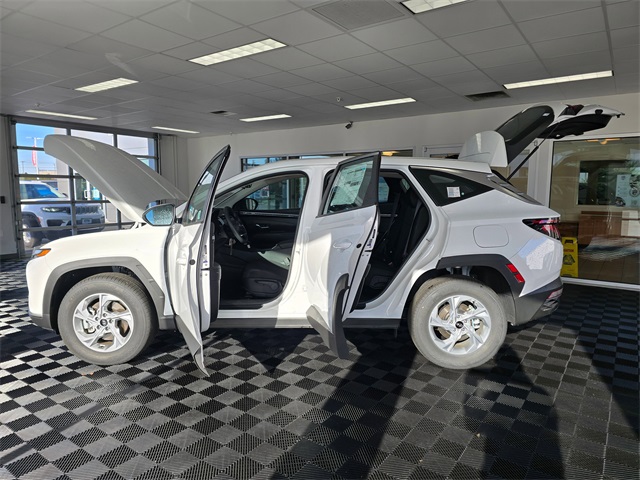 Vehicle image 14 of 27