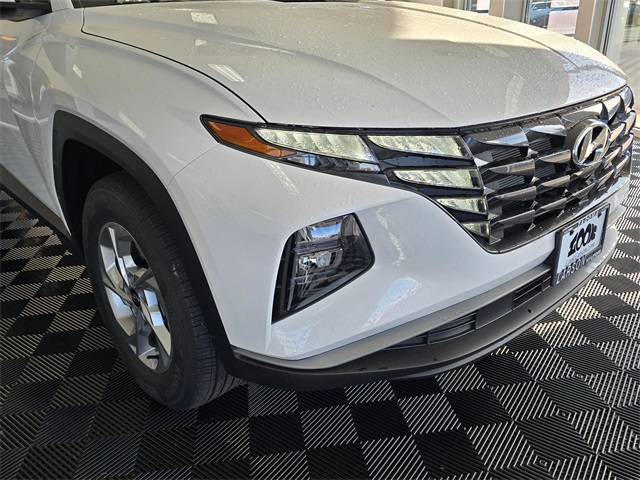 Vehicle image 10 of 27