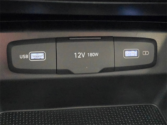 Vehicle image 21 of 27