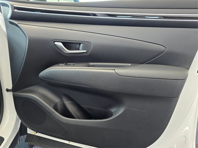 Vehicle image 26 of 27