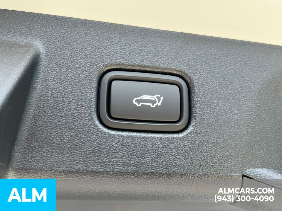 Vehicle image 36 of 41
