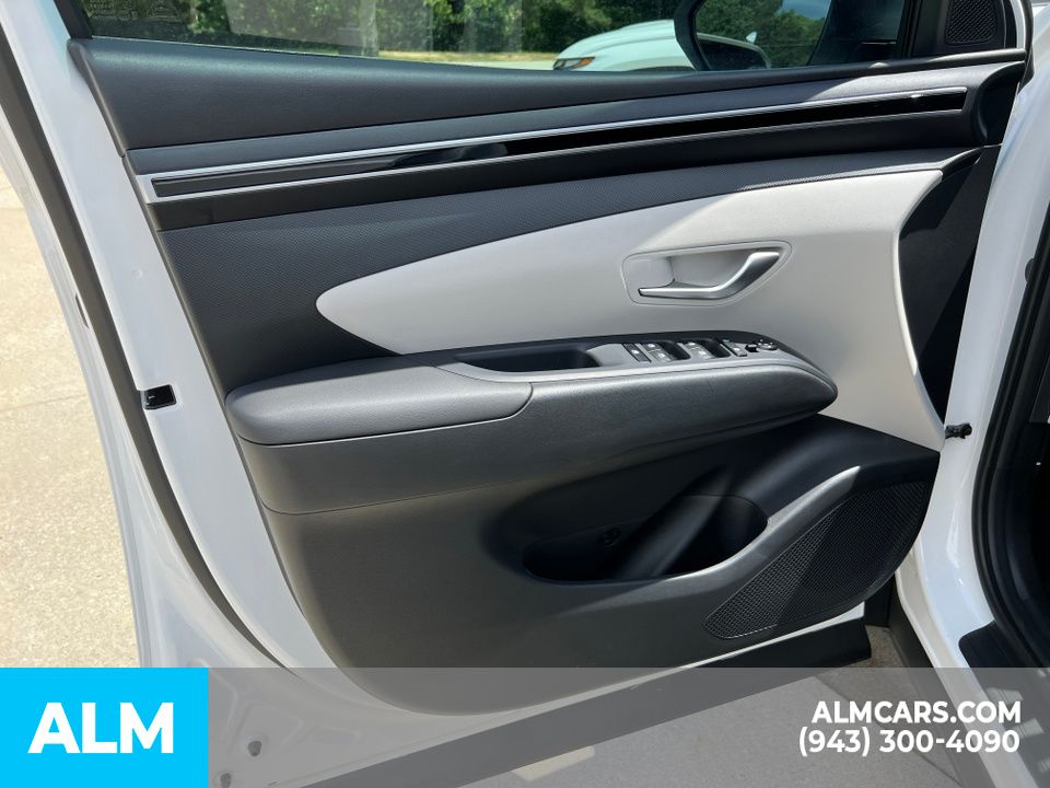 Vehicle image 22 of 41
