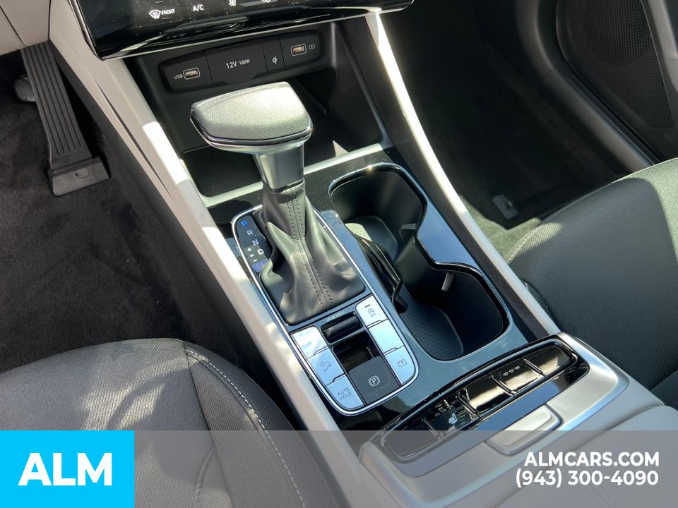 Vehicle image 21 of 41