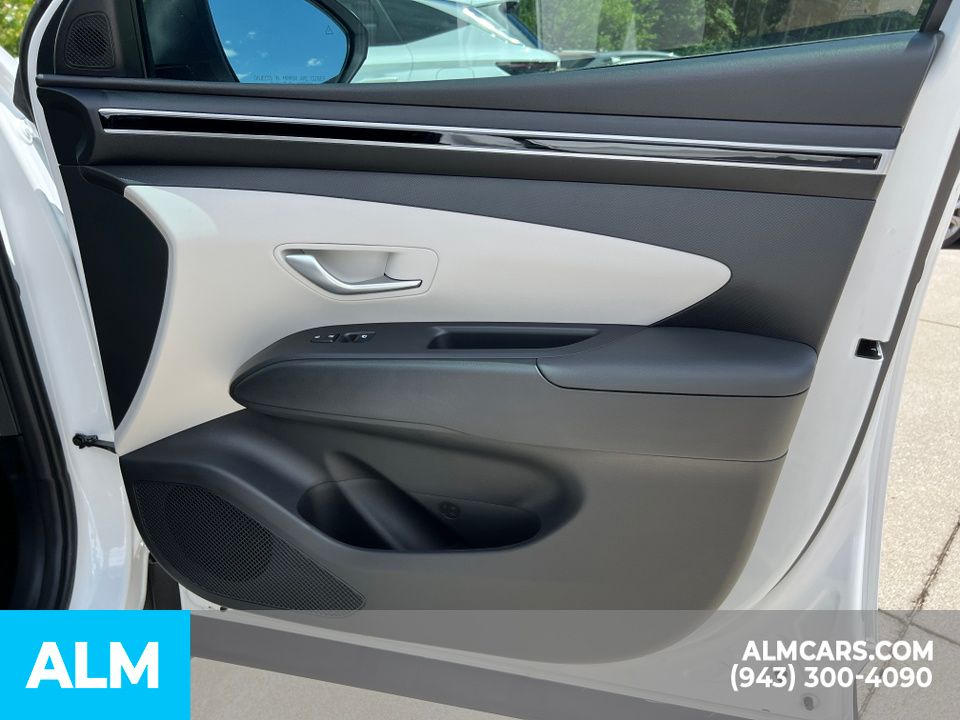 Vehicle image 24 of 41