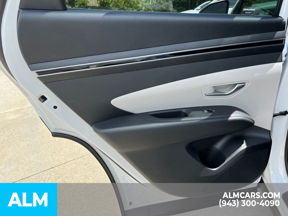Vehicle image 23 of 41
