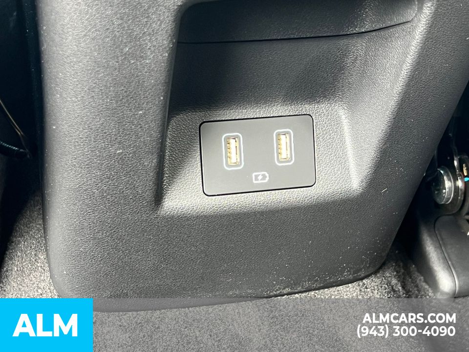 Vehicle image 29 of 41