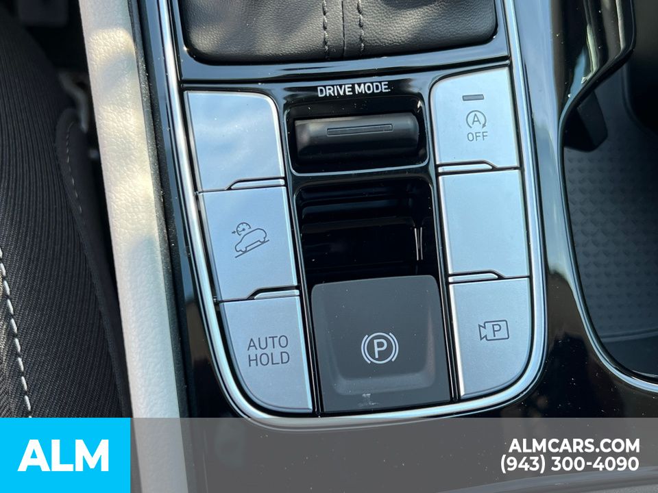 Vehicle image 25 of 41
