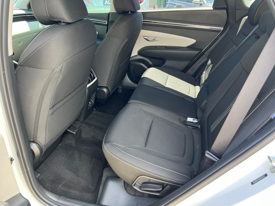 Vehicle image 21 of 37