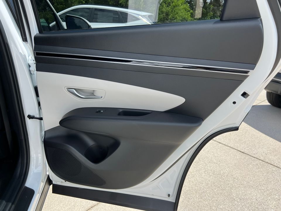 Vehicle image 18 of 37