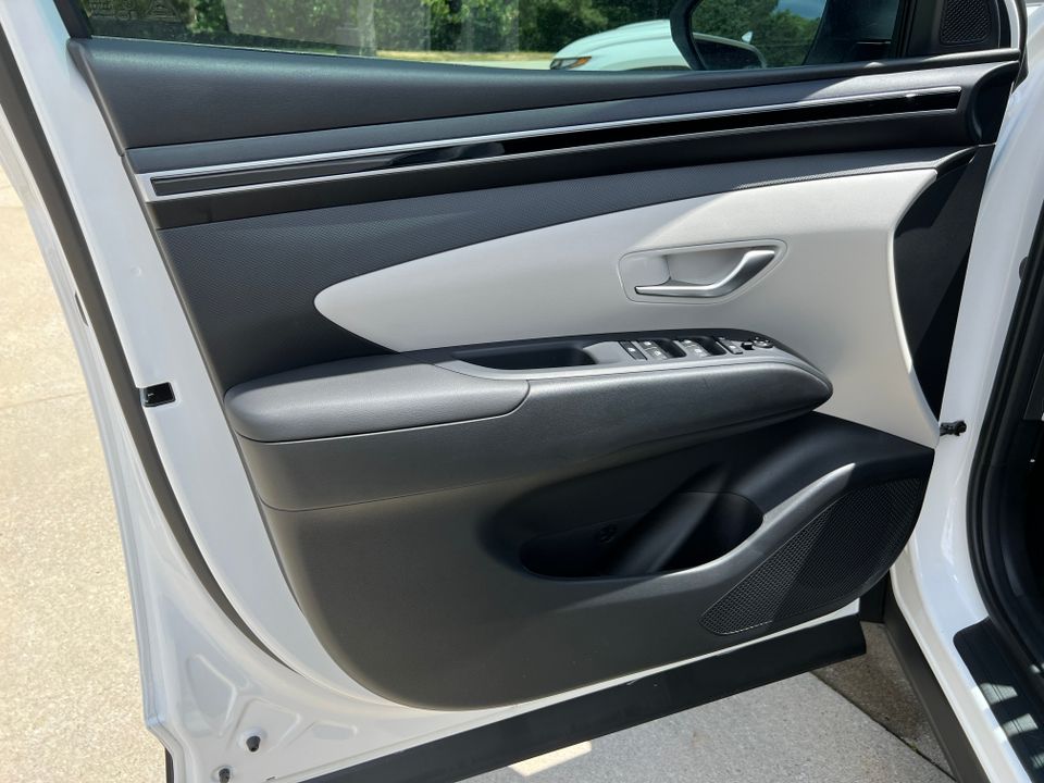 Vehicle image 14 of 37