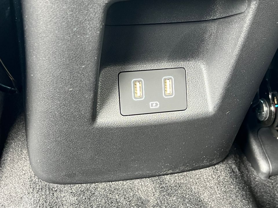Vehicle image 23 of 37