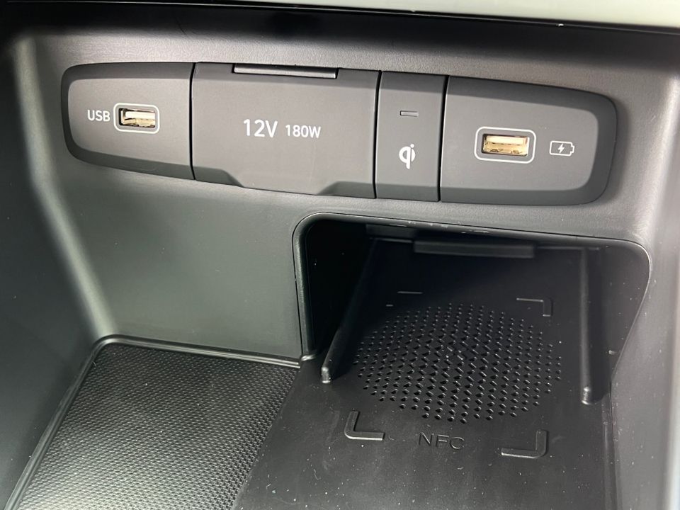 Vehicle image 33 of 37
