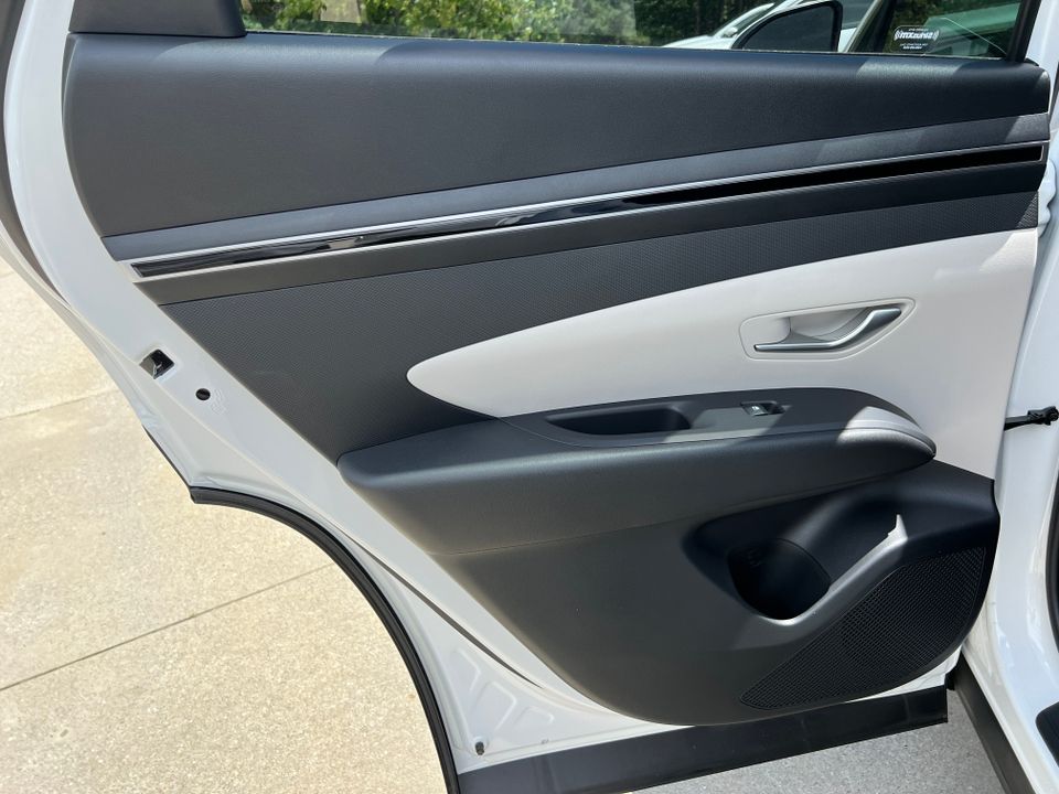 Vehicle image 22 of 37