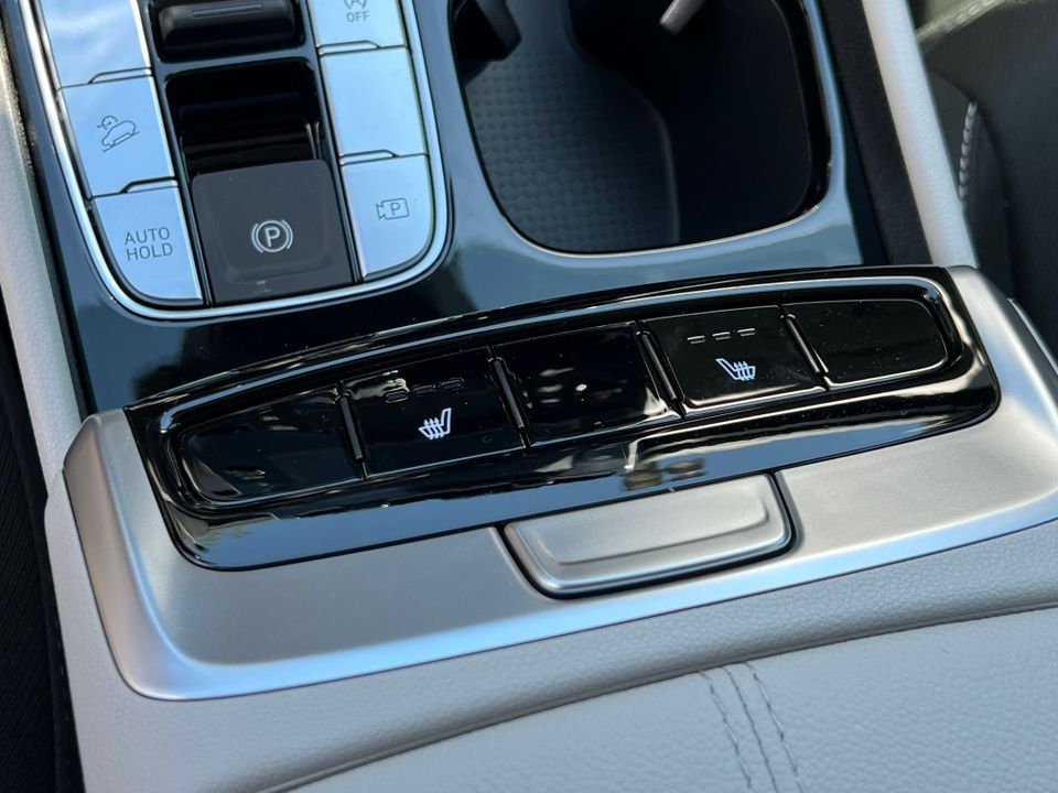 Vehicle image 35 of 37