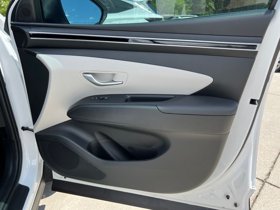 Vehicle image 16 of 37
